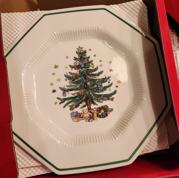 Nikko CHRISTMASTIME 4 dinner plates - Picture 3 of 3